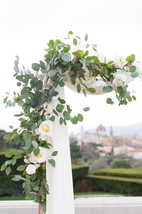 Arbour Ideas, Wedding Arch Greenery, Simple Wedding Arch, Wedding Trellis, Flower Trellis, Florence Wedding, Wedding Canopy, Tiny Wedding, Wedding Simple