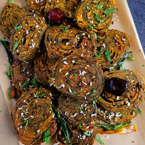 Patra Recipe also known as the Alu Vadi is a stuffed rolled colocasia leaves snack that is popular in both Gujarati and Maharashtra cuisine. It is made using colocasia leaves that have a sweet and tangy gram flour mixture spread on them and rolled to form a pinwheel. It can be served as a snack, breakfast, as a side dish with your meal, or as a party appetizer. #indian #snack #patrarecipe #gujarati #vegan #glutenfree #aluvadi Indian Party Appetizers, Patra Recipe, Vegetarian Starters, Tandoori Paneer, Samosa Chaat, Unique Dishes, Quinoa Healthy, Indian Party, Vegetarian Appetizers