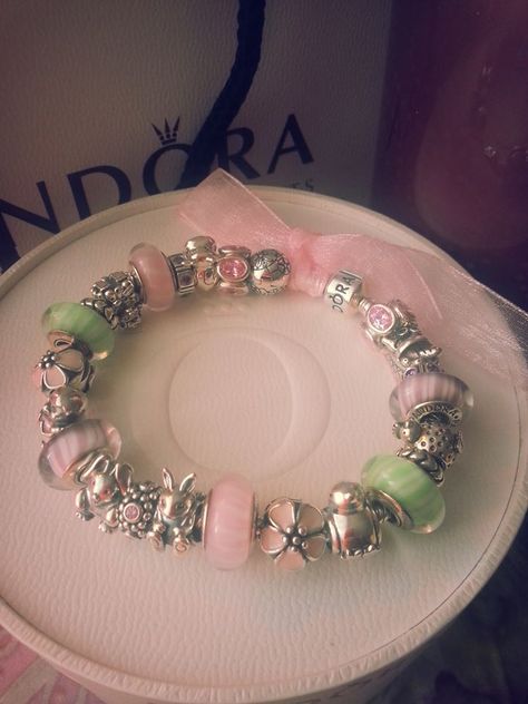 Pandora Spring, Pandora Green, Pandora Bracelet Charms Ideas, Pandora Bracelet Designs, Pandora Inspiration, Pandora Pink, Easter Theme, Charms Pandora, Pandora Beads