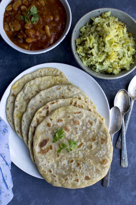 North Indian Food Photography, Lachha Paratha Recipe, Bread Naan, Lachha Paratha, Mauritius Food, Mauritian Food, Roti Canai, Indian Breads, Indian Flat Bread