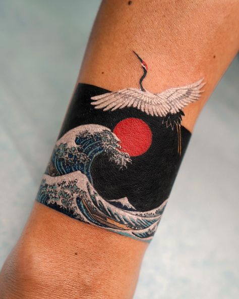 Colorful Japanese Sun Tattoo on Wrist Japanese Wave Band Tattoo, Maori Wrist Tattoo, Tiger Band Tattoo, Sun Tattoo On Wrist, Yoshi Tattoo, Japanese Sun Tattoo, Rising Sun Tattoos, Sun Tattoo Ideas, Beach Tattoo Ideas