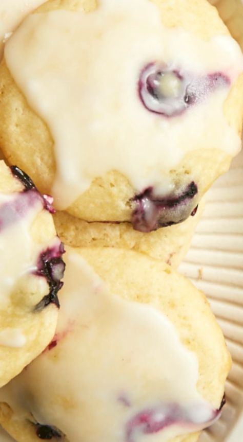 Blueberry Lemon Cookies ~ Packed with fresh blueberries and a punch of lemon flavor! Blueberry Lemon Heaven Cookies, Blueberry Lemon Cookies, Lemon Heaven, Lemon Blueberry Cookies, Blueberry Cookies, Baking Hacks, Lemon Flavor, Desserts Menu, Lemon Cookies