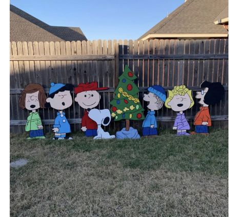 Charlie Brown Christmas Cutouts, Wood Christmas Decorations Outdoor, Christmas Outside Decorations, Costco Christmas, Snoopy Xmas, Charlie Brown Christmas Decorations, Snoopy Christmas Decorations, Storybook Christmas, Peanuts Gang Christmas