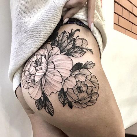 Bum Tattoo Women, Dr Tattoo, Bum Tattoo, Floral Thigh Tattoos, Armband Tattoos, Flower Wrist Tattoos, Inspiration Tattoos, Pretty Tattoos For Women, Tattoo Bracelet