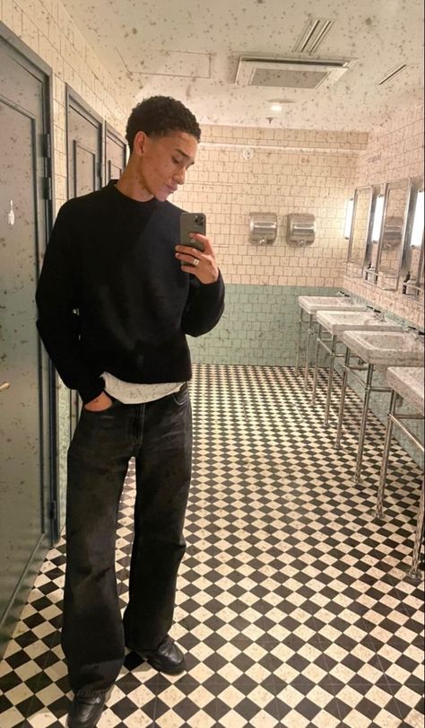 Clean Men Aesthetic Outfits, Simple Male Fashion, Mens Fashion Streetwear 2023, Men S Outfits, Mens Fall Outfits Aesthetic, All Black Fits Men, Baggy Pants For Men, Style Baggy Pants, How To Look Attractive