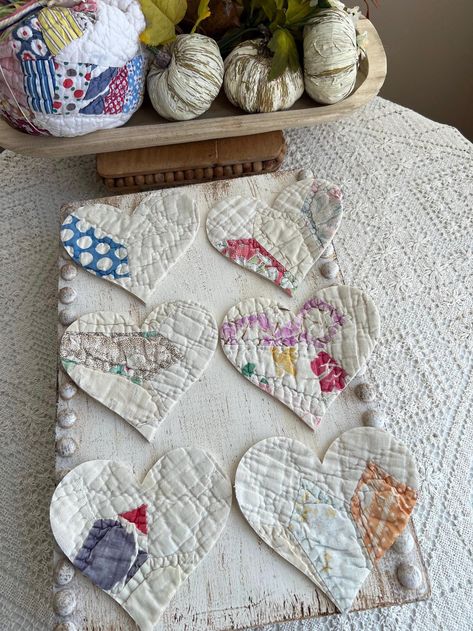 Old Quilts Repurposed Ideas Diy, Vintage Quilt Crafts, Vintage Fabric Projects, Jennifer Clouston, Repurposed Quilts, Quilt Embellishments, Avent Calendar, Repurposed Quilt, Quilt Crafts