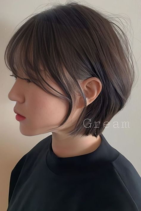 Apple Cut Apple Haircut For Women, Bob For Thick Hair With Bangs, Short Bob Hairstyles Round Face, Shorts Haircuts For Women, Short Haircut With Wispy Bangs, Bob Cut With Wispy Bangs, Apple Cut Hair, Short Haircuts For Women Thick Hair, Apple Haircut