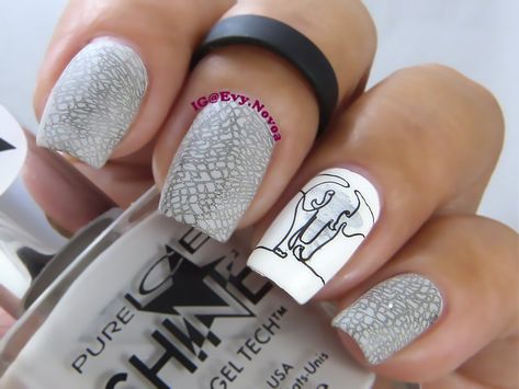 #mani #uñas #diseñodeuñas #uñasestampadas #sexynails #moda #estilo #style #fashion #stampednails #stampingnails #naturalnails #elephant #elephantnailart #monochromenails @linanailartsupplies Elephant Nail Designs, Delta Nails, Elephant Nail Art, Elephant Nails, Nails 23, Pedi Ideas, French Tip Nail Designs, Nail Stamper, Shine Nails