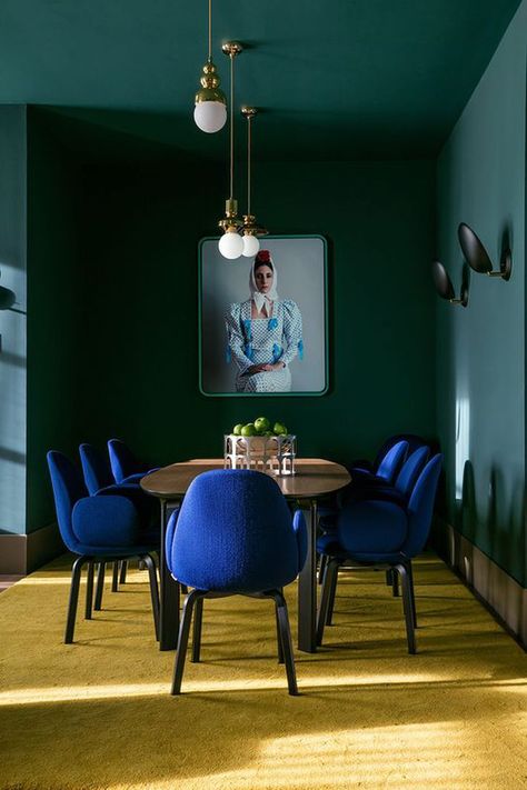 Green Dining Room, Dark Green Walls, Halo 2, Metal Wall Lamp, Contemporary Dining, Blue Rooms, Dining Room Design, Room Table, Room Set