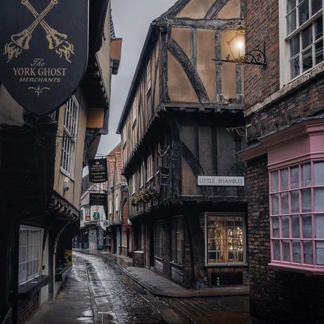 Liam Pearson (@lundonlens) • Instagram photos and videos York Shambles, Shambles York, Medieval Street, Study In England, The Shambles, England Aesthetic, York Uk, York England, England Photography