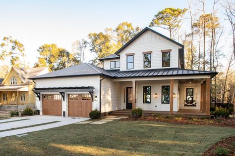 Hgtv Smart Home 2022, Classic American House, Sophisticated Coastal, American House Plans, Hgtv Dream Home, Oak Hill, Plans Modern, Farmhouse House, Coastal Retreat