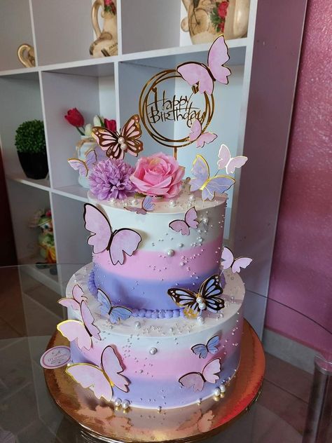 Butterfly Baby Shower Cake, Butterfly Theme Cake, Butterfly Birthday Party Decorations, Butterfly Themed Birthday Party, Butterfly Theme Party, Butterfly Birthday Theme, Butterfly Baby Shower Theme, Butterfly Birthday Cakes, 1st Birthday Girl Decorations