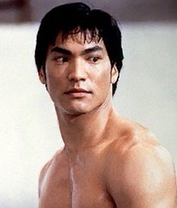 Jason Scott Lee in Dragon, The Bruce Lee Story Jason Scott Lee, Kung Fu Martial Arts, Shaolin Kung Fu, Green Hornet, Jet Li, Celebrity Faces, Crazy Man, Portrait Pictures, Rotten Tomatoes