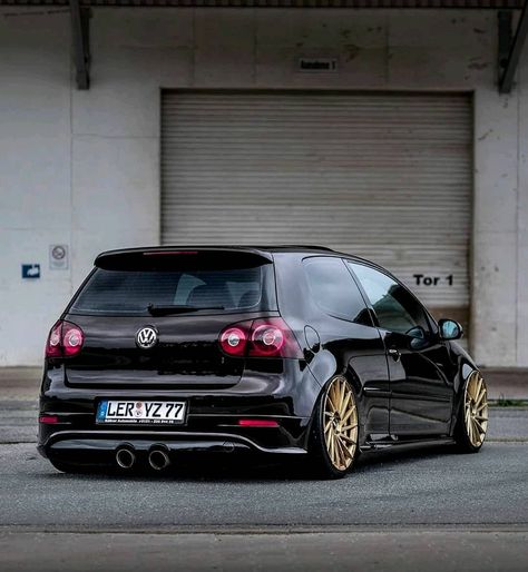 Aveo Gt, Golf 5 R32, Vw Golf Wallpaper, Polo Gti, Audi A4 Avant, Volkswagen Car, Golf 5, Cool Sports Cars, Street Racing