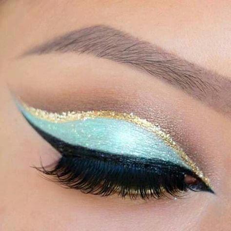 Princess Jasmine Makeup, Jasmine Makeup, Moodboard Pics, Disney Heroines, Cut Crease Eye Makeup, Disney Universe, Aesthetic Disney, Drag Make-up, Eye Pigments