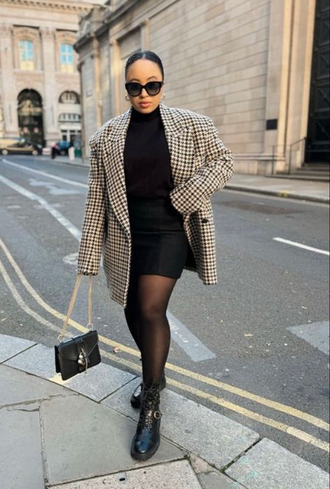 Checked Blazer Outfit, Black Skort Outfit, Check Blazer Outfit, Shorts And Tights Outfit, W Outfits, Midsize Winter, Autumn Workwear, Elevated Outfits, Classy Attire