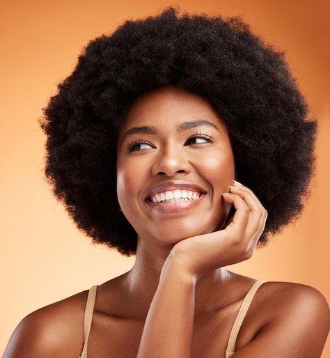 Photo beauty black woman and happy welln... | Premium Photo #Freepik #photo #black-woman-hair #black-beauty #skin #woman-care Hair Products Shoot, Haircare Photoshoot, Female Model Face, Happy Face Pictures, Glowing Black Skin, Happy Black Woman, Hair Campaign, Black Women Afro, African Skin Care