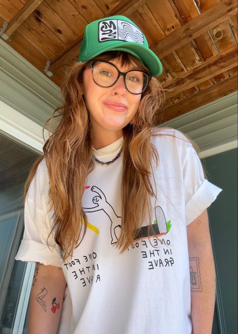 Trucker hat outfit, summer style, long hair with fringe, redhead, style glasses with hat, patchwork tattoos, Bangs With Hat, Hats With Bangs, Trucker Hat Outfit Summer, Hat With Bangs, Long Hair With Fringe, Redhead Style, Hair With Fringe, Hat Outfit Summer, Trucker Hat Outfit