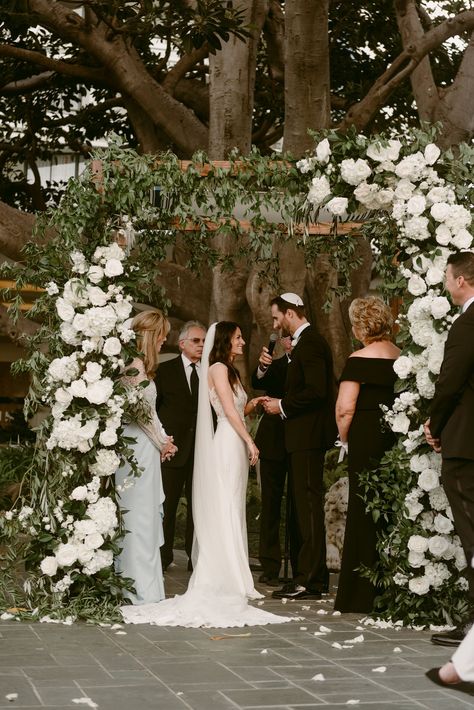 Wedding Chupa, Simple Wedding Chuppah, Flowers On Pergola Wedding, Hupa Wedding, Simple Huppah, Huppah Wedding Outdoor, Huppah Wedding Indoor, White Arch, Elegant Chuppah