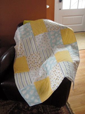 20 easy sewing projects for beginners. I think i could actually do some of these! Bags, pillows, skirts, scarves, kid stuff, and more. Beginner Quilting Projects, Sewing Quilts, Costura Diy, Quilt Baby, Quilting For Beginners, Rag Quilt, Sewing Projects For Beginners, Easy Sewing Projects, Diy Couture