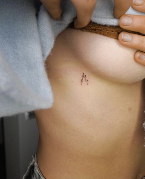 Places For Small Tattoos Hidden, Tattoos Under The Breast, Minimalist Fire Tattoo, Tattoo Below Breast, Secret Tattoos For Women, Under Breast Tattoos, Tattoo Breast, Underbreast Tattoo, Tattoo Triangle