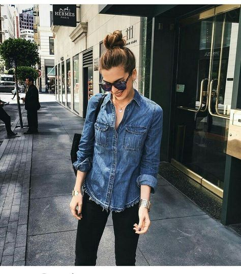 Kemeja Jeans, Kemeja Denim, Black Pants Outfit, Looks Jeans, Top Knot Hairstyles, Hair Styles 2017, Best Black, Fashion Books, Winter Casual