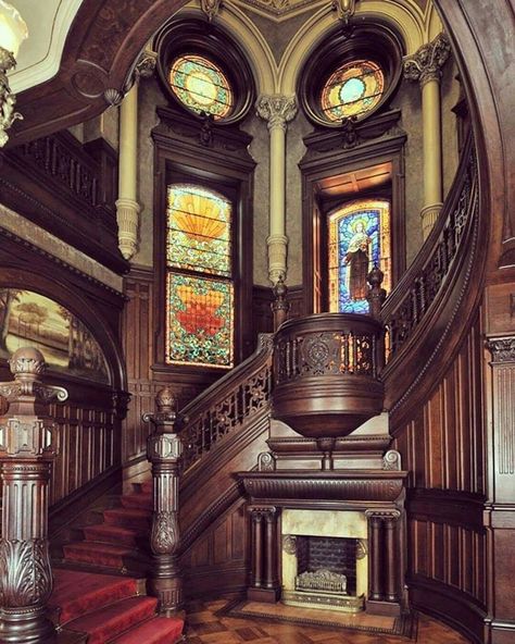 Vampire Lair, Antique House Decor, Background Drawing Ideas, Victorian Stairs, Manifesting Home, House Abandoned, Edwardian Architecture, Closet Interior, Victorian Room