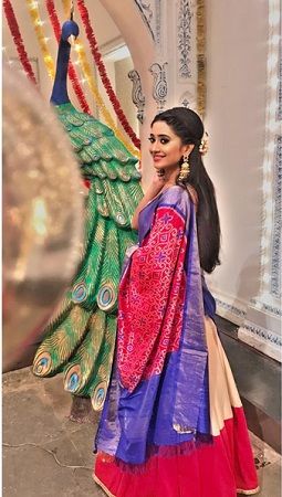 Shivangi Joshi’s love for ethnic wear knows no bounds and here’s proof  https://www.iwmbuzz.com/television/celebrities/shivangi-joshis-love-ethnic-wear-knows-no-bounds-heres-proof/2019/06/28  #Naira #ShivangiJoshi #ShivangiJoshiFashion #ShivangiJoshiIndianwear #ShivangiJoshipictures #ShivangiJoshistyleicon #YehRishtaKyaKehlataHai Yeh Rishta Kya Kehlata Hai, Shivangi Joshi Instagram, Pranali Rathod, Fashion Queen, Shivangi Joshi, Indian Gowns Dresses, Kurti Designs Party Wear, Indian Bridal Fashion, Sleeves Designs For Dresses