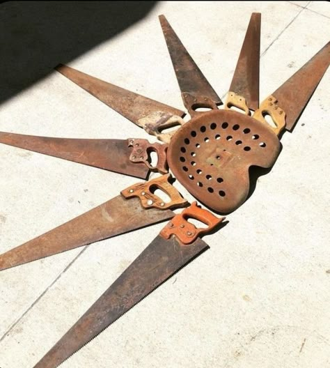 Repurposed Landscaping Ideas, Western Yard Decor, Yard Art From Junk, Junk Metal Art, Repurposed Junk, Yard Art Crafts, Steel Welding, Garden Art Drawing, Garden Junk