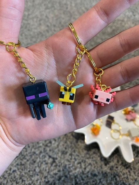 Anime Keychains Diy, Minecraft Gift Ideas, Minecraft Diy Crafts, Anime Charms, Fimo Kawaii, Diy Minecraft, Clay Keychain, Clay Diy Projects, Tanah Liat