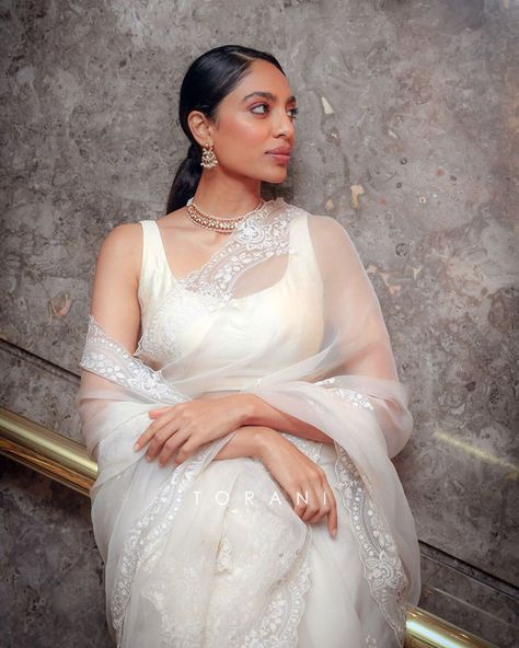 Sari trends for summer as schooled by the biggest Bollywood celebs #bollywoodfashion #celebrityapprovedfashion #saritrends #saritrends2020 #saritrendsforsummer #summersareetrends #sarstyles #celebsareestyles #whatcelebswear #celebbrands #celebdesigners #celebapproveddesigners #luxurystyle #LSAstyle Chikankari Work, Saree Bollywood, White Silk Blouse, White Saree, Party Wear Saree, Net Saree, Jennifer Winget, Stylish Sarees, Wear Saree