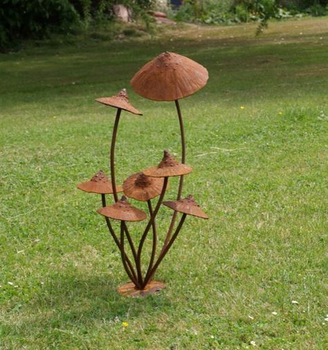 Backyard Bee, Rusty Garden, Metal Sculptures Garden, Metal Yard Art, Garden Deco, Metal Garden Art, Diy Metal, Metal Projects, Garden Art Sculptures