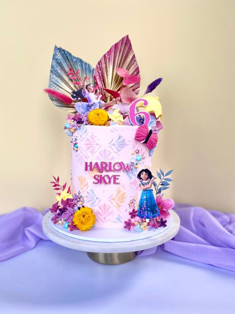 Encanto Cakes, Encanto Cake, Baking Cakes Ideas, Encanto Birthday, Encanto Party, Fairy Garden Birthday Party, Disney Princess Birthday Party, Simple Birthday Decorations, Bday Invitations