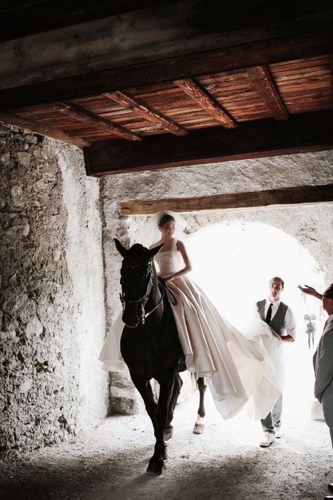 Horse Wedding Photos, Equestrian Wedding, Horse Wedding, White Horses, A Castle, Castle Wedding, Western Wedding, Horse Photography, White Horse