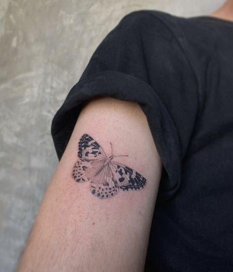 Painted Lady Butterfly Tattoo Black And White, Vanessa Butterfly Tattoo, Painted Lady Butterfly Tattoo, Blackwork Butterfly Tattoo, White Butterfly Tattoo, New Tattoo Styles, Realistic Butterfly Tattoo, 50 Tattoo, Unique Butterfly Tattoos