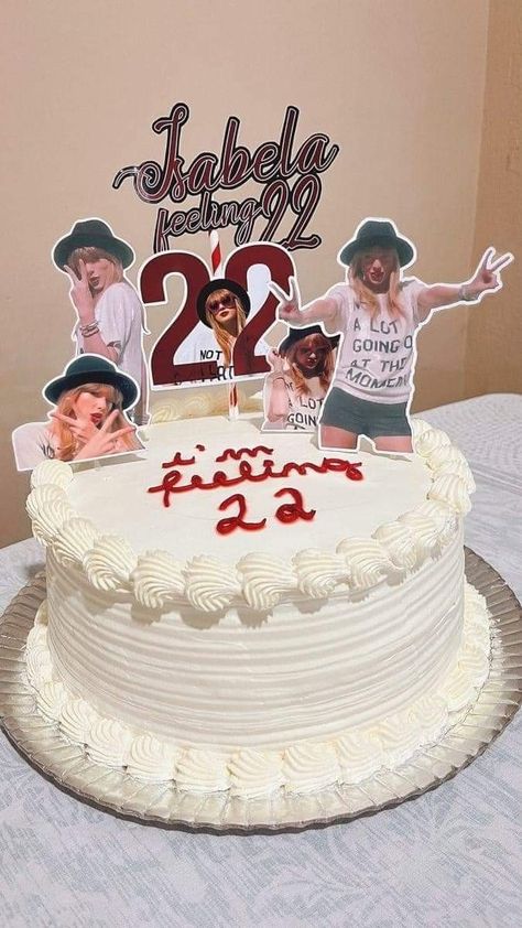 Bolo Taylor Swift, 22nd Bday, Taylor Swift Cake, Taylor Swift Birthday Party Ideas, Swift Party, 22 Taylor, 22 Birthday, Taylor Swift 22, Feeling 22