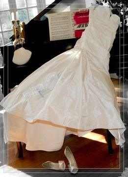 How to Display a Wedding Dress at an Anniversary Party Anniversary Dress Ideas, 50th Anniversary Dress, Diy Wedding Dress Patterns, Poofy Prom Dresses, Wedding Anniversary Party Decorations, 40th Anniversary Party, Anniversary Dress, Diy Wedding Dress, Wedding Dress Patterns