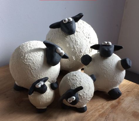 Pottery Sheep Handmade, Ceramic Sheep Pottery, Clay Sheep, Sheep Ceramic, Ceramic Sheep, Pottery Animals, Paper Mache Sculpture, Paper Mache Art, Paper Mache Crafts