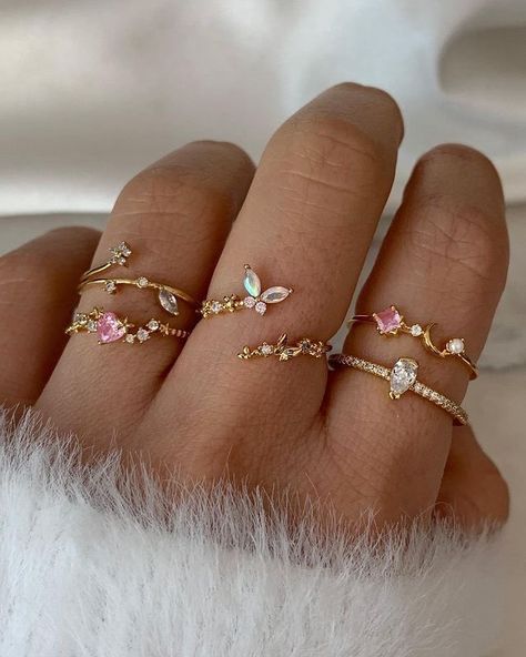 𝑓. on X Layer Rings, Light Weight Jewelry, Jewelry Lookbook, Fancy Jewelry, Fall Jewelry, Pretty Rings, Jewelry For Her, Girly Jewelry, Support Team