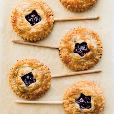 Berry Pie Recipe, Store Bought Pie Crust, Summer Pie, Blackberry Recipes, Pie Pops, Pop Tart, Berry Dessert, Berry Pie, Blueberry Recipes