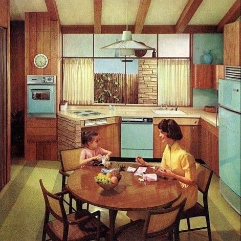 1960s Interior, Farmhouse Kitchen Vintage, 1960s Kitchen, 1960s House, Long Living Room, Retro Kitchens, Kitchen Cottage, 1960s Furniture, Mad Men Style