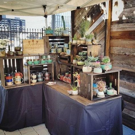 Wood Crate Display Ideas, Pottery Booth Display, Vendor Table Display, Craft Table Display, Booth Display Ideas, Craft Show Table, Craft Fair Table, Farmers Market Booth, Farmers Market Display