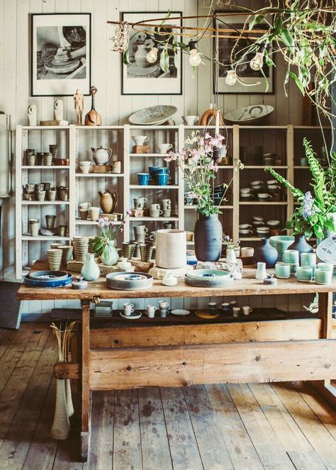 Workspace Shelves, Art Studio Design Workspaces, Ceramics Workshop, Ceramic Store, Art Studio Space, Pottery Store, Art Studio Design, Workshop Studio, Pottery Workshop