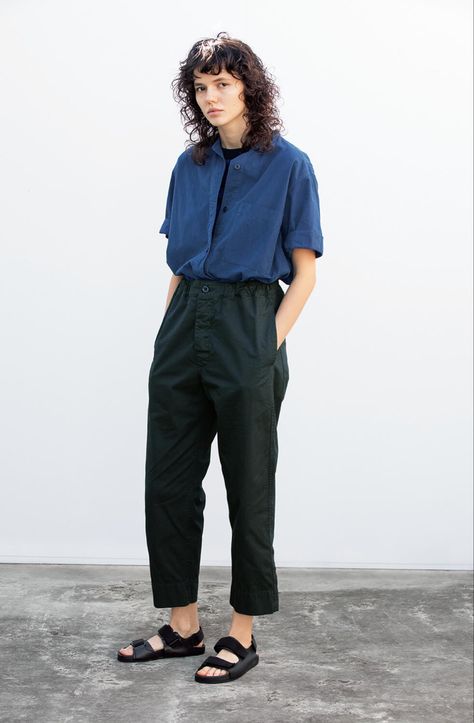 Queer Formal Wear Summer, Queer Office Outfit, Tomboy Femme Work Outfits, Queer Spring Outfits, Tomboy Chic Outfits Summer, Baggy Business Casual, Queer Workwear, Nonbinary Femme Fashion, Queer Office Fashion