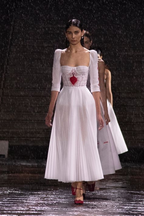 Dior Vintage Dress, Dior Cruise 2024, Dior Wedding Dresses, Corset Fashion Outfits, Dior Cruise, Leonora Carrington, Runway Gowns, Dior Dress, Maria Grazia Chiuri