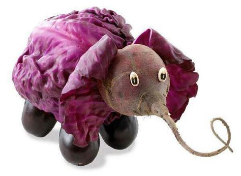 Sweet elephant Vegetable Animals, Veggie Art, Fruit Animals, Decorações Com Comidas, Food Sculpture, Fruit And Vegetable Carving, Creative Food Art, Vegetable Carving, Food Carving