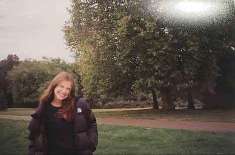 Disposable Camera Photo Ideas, Aesthetic Disposable Camera Photos, Vintage Film Photography Aesthetic, Film Aesthetic Pictures, Kodak Disposable Camera Pictures, Film Girl Aesthetic, Kodak Camera Aesthetic, Fall Film Photography, Aesthetic Park Pictures