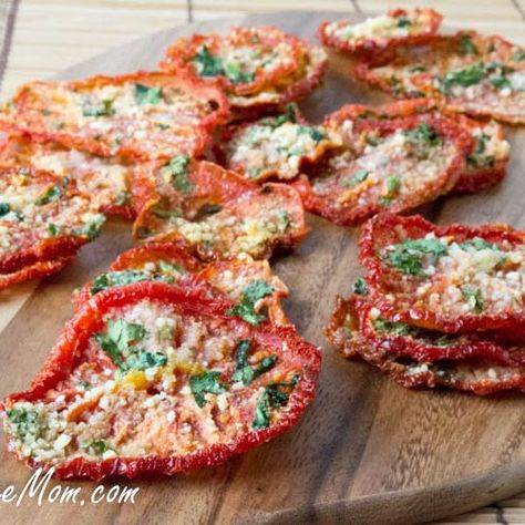 ingredients. Sprinkle Tomato Chips, Healthy Summer Snacks, Healthy Chips, Fresh Tomato Recipes, Weight Watchers Recipes, Summer Snacks, Dehydrated Food, Dehydrator Recipes, Tomato Recipes