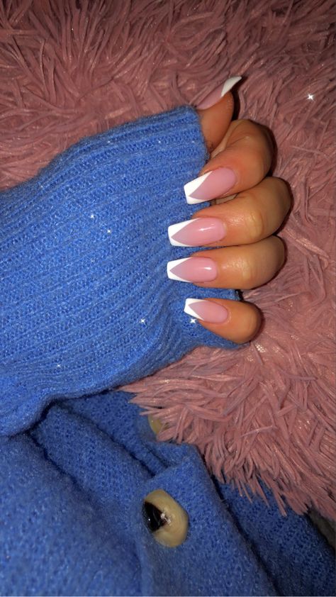 Pointed French Tip Nails Square, White French Tip Nails Triangle, Triangle French Manicure, Triangle French Tip Acrylic Nails, Triangular French Tip Nails, Triangle French Tip Nails Coffin, French Tip Triangle Nails, White Triangle French Tip Nails, French Nails Triangle