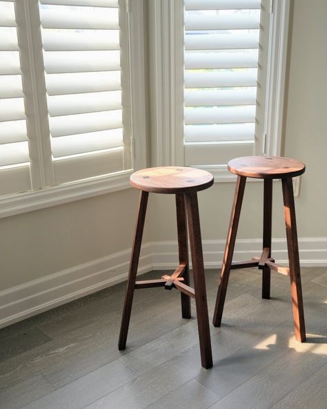 "Asterisk Stool" Hand-crafted from black walnut, this stool features precise three-way joinery connecting the splayed legs, where traditional craftsmanship meets modern minimalist design. https://wwwoodcraftcanada.etsy.com/listing/1795146424 #toronto #handmade #furnituredesign #customwoodwork #woodworking #wood #furniture #blackwalnut #walnutwood #mordendesign #dinningroom #livingroom Home Bars, Modern Minimalist Design, Kitchen Islands, Woodworking Wood, Kitchen Stools, Custom Woodworking, Interior Styles, Black Walnuts, Black Walnut